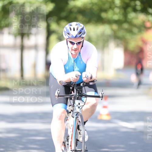 11.08.2024 - GEWOBA Citytriathlon Bremen H.Heesch http://msf.ph/oto/6781379 11.08.2024 11:49:41 Radfahren 815, 949 meine-sportfotos.de