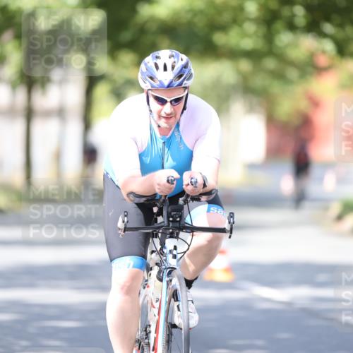 11.08.2024 - GEWOBA Citytriathlon Bremen H.Heesch http://msf.ph/oto/6781383 11.08.2024 11:49:41 Radfahren 815, 949 meine-sportfotos.de