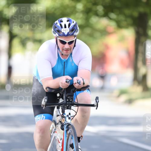 11.08.2024 - GEWOBA Citytriathlon Bremen H.Heesch http://msf.ph/oto/6781396 11.08.2024 11:49:41 Radfahren 815, 949 meine-sportfotos.de