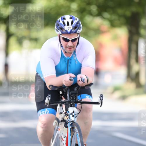 11.08.2024 - GEWOBA Citytriathlon Bremen H.Heesch http://msf.ph/oto/6781400 11.08.2024 11:49:41 Radfahren 815, 949 meine-sportfotos.de