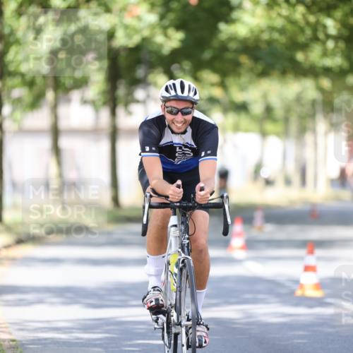 11.08.2024 - GEWOBA Citytriathlon Bremen H.Heesch http://msf.ph/oto/6781438 11.08.2024 11:49:47 Radfahren 862, 881, 949, 979 meine-sportfotos.de