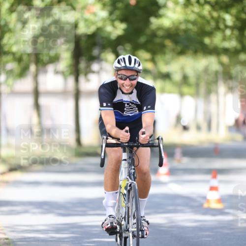11.08.2024 - GEWOBA Citytriathlon Bremen H.Heesch http://msf.ph/oto/6781444 11.08.2024 11:49:47 Radfahren 862, 881, 949, 979 meine-sportfotos.de