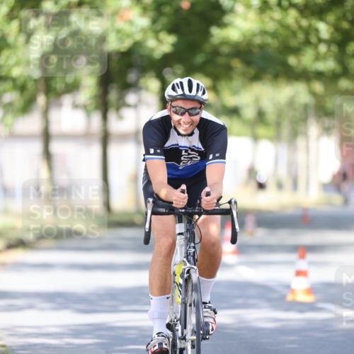 11.08.2024 - GEWOBA Citytriathlon Bremen H.Heesch http://msf.ph/oto/6781449 11.08.2024 11:49:47 Radfahren 862, 881, 949, 979 meine-sportfotos.de