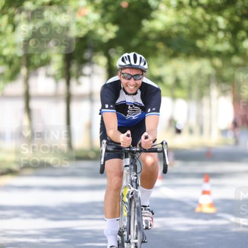11.08.2024 - GEWOBA Citytriathlon Bremen H.Heesch http://msf.ph/oto/6781453 11.08.2024 11:49:47 Radfahren 862, 881, 949, 979 meine-sportfotos.de