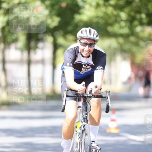 11.08.2024 - GEWOBA Citytriathlon Bremen H.Heesch http://msf.ph/oto/6781471 11.08.2024 11:49:47 Radfahren 862, 881, 949, 979 meine-sportfotos.de