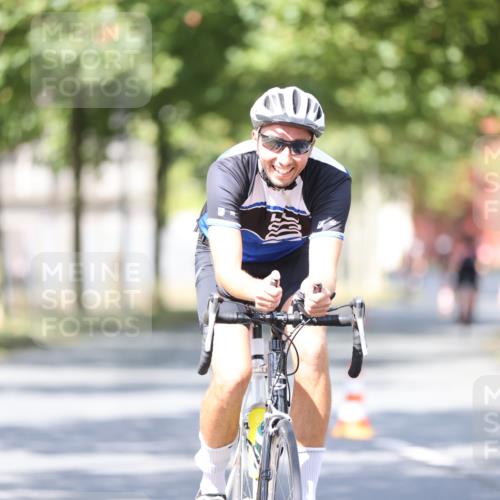 11.08.2024 - GEWOBA Citytriathlon Bremen H.Heesch http://msf.ph/oto/6781476 11.08.2024 11:49:47 Radfahren 862, 881, 949, 979 meine-sportfotos.de