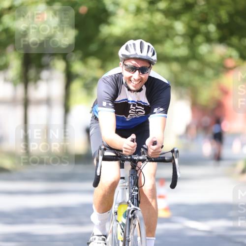 11.08.2024 - GEWOBA Citytriathlon Bremen H.Heesch http://msf.ph/oto/6781481 11.08.2024 11:49:47 Radfahren 862, 881, 949, 979 meine-sportfotos.de