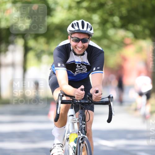 11.08.2024 - GEWOBA Citytriathlon Bremen H.Heesch http://msf.ph/oto/6781490 11.08.2024 11:49:47 Radfahren 862, 881, 949, 979 meine-sportfotos.de