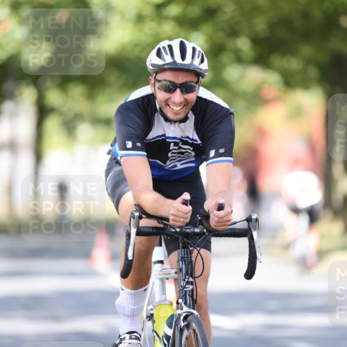 11.08.2024 - GEWOBA Citytriathlon Bremen H.Heesch http://msf.ph/oto/6781494 11.08.2024 11:49:47 Radfahren 862, 881, 949, 979 meine-sportfotos.de