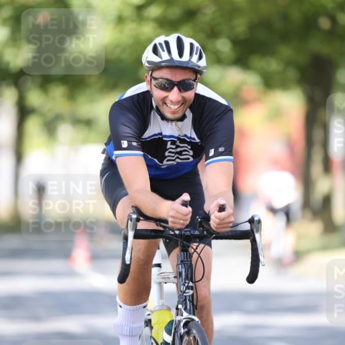 11.08.2024 - GEWOBA Citytriathlon Bremen H.Heesch http://msf.ph/oto/6781497 11.08.2024 11:49:47 Radfahren 862, 881, 949, 979 meine-sportfotos.de