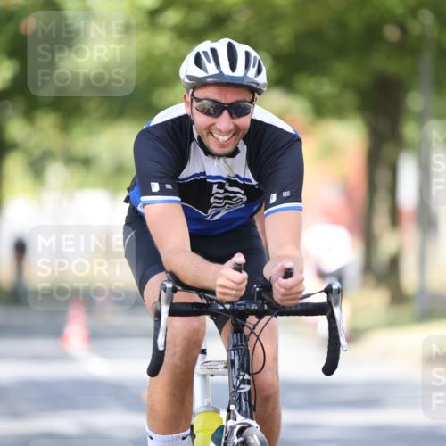 11.08.2024 - GEWOBA Citytriathlon Bremen H.Heesch http://msf.ph/oto/6781502 11.08.2024 11:49:47 Radfahren 862, 881, 949, 979 meine-sportfotos.de
