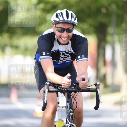 11.08.2024 - GEWOBA Citytriathlon Bremen H.Heesch http://msf.ph/oto/6781506 11.08.2024 11:49:47 Radfahren 862, 881, 949, 979 meine-sportfotos.de