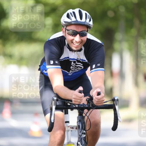11.08.2024 - GEWOBA Citytriathlon Bremen H.Heesch http://msf.ph/oto/6781510 11.08.2024 11:49:47 Radfahren 862, 881, 949, 979 meine-sportfotos.de