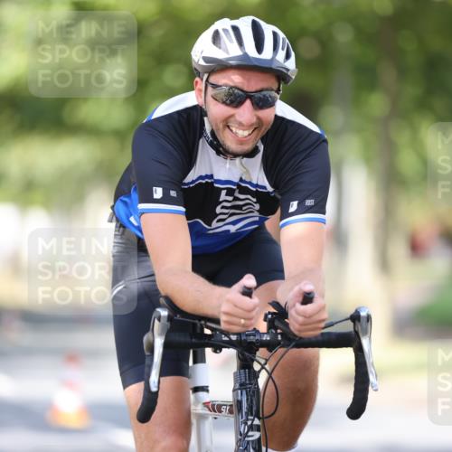 11.08.2024 - GEWOBA Citytriathlon Bremen H.Heesch http://msf.ph/oto/6781517 11.08.2024 11:49:47 Radfahren 862, 881, 949, 979 meine-sportfotos.de