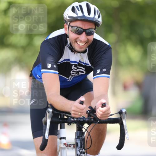 11.08.2024 - GEWOBA Citytriathlon Bremen H.Heesch http://msf.ph/oto/6781523 11.08.2024 11:49:47 Radfahren 862, 881, 949, 979 meine-sportfotos.de