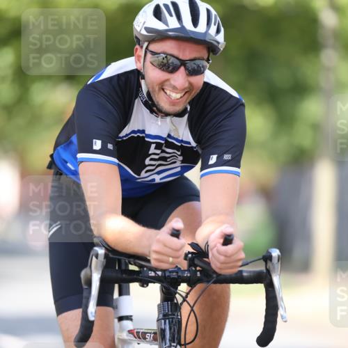 11.08.2024 - GEWOBA Citytriathlon Bremen H.Heesch http://msf.ph/oto/6781526 11.08.2024 11:49:47 Radfahren 862, 881, 949, 979 meine-sportfotos.de