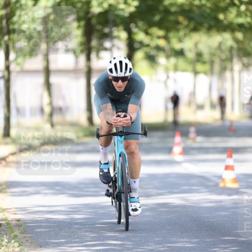 11.08.2024 - GEWOBA Citytriathlon Bremen H.Heesch http://msf.ph/oto/6781533 11.08.2024 11:49:52 Radfahren 785, 796, 862, 881, 979 meine-sportfotos.de