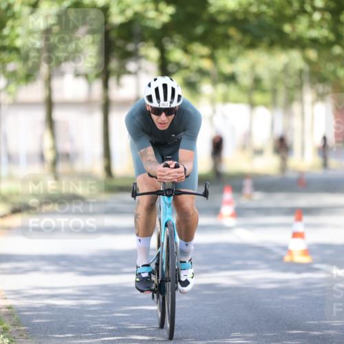 11.08.2024 - GEWOBA Citytriathlon Bremen H.Heesch http://msf.ph/oto/6781544 11.08.2024 11:49:52 Radfahren 785, 796, 862, 881, 979 meine-sportfotos.de
