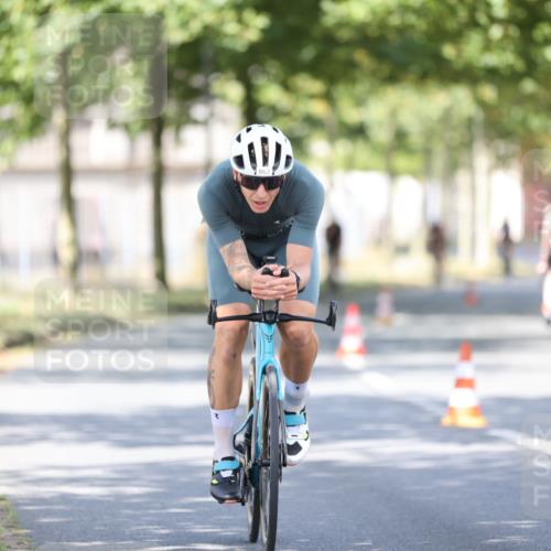 11.08.2024 - GEWOBA Citytriathlon Bremen H.Heesch http://msf.ph/oto/6781547 11.08.2024 11:49:52 Radfahren 785, 796, 862, 881, 979 meine-sportfotos.de