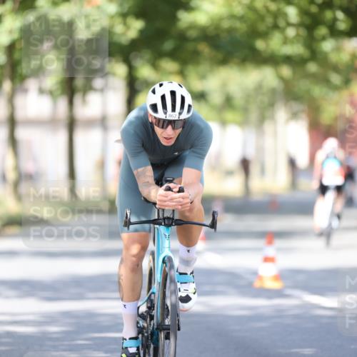 11.08.2024 - GEWOBA Citytriathlon Bremen H.Heesch http://msf.ph/oto/6781557 11.08.2024 11:49:52 Radfahren 785, 796, 862, 881, 979 meine-sportfotos.de