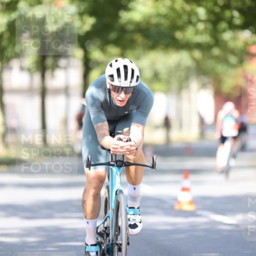11.08.2024 - GEWOBA Citytriathlon Bremen H.Heesch http://msf.ph/oto/6781560 11.08.2024 11:49:52 Radfahren 785, 796, 862, 881, 979 meine-sportfotos.de