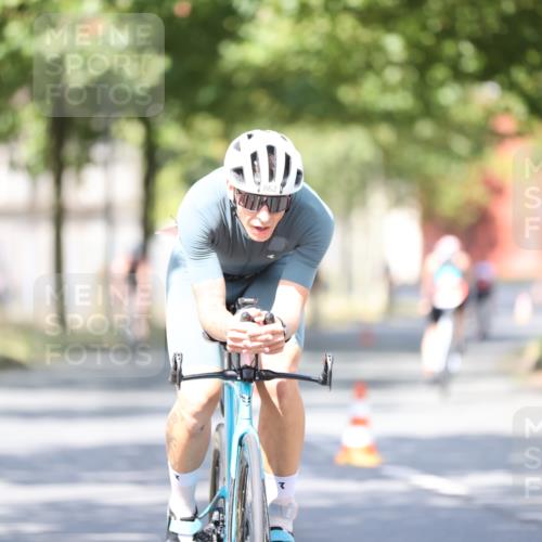 11.08.2024 - GEWOBA Citytriathlon Bremen H.Heesch http://msf.ph/oto/6781567 11.08.2024 11:49:52 Radfahren 785, 796, 862, 881, 979 meine-sportfotos.de