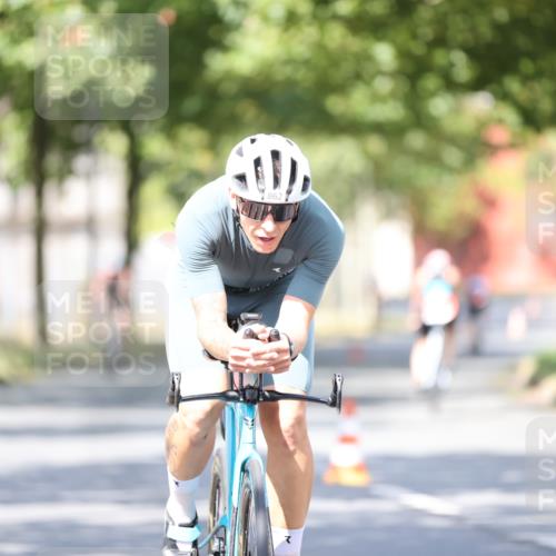 11.08.2024 - GEWOBA Citytriathlon Bremen H.Heesch http://msf.ph/oto/6781569 11.08.2024 11:49:52 Radfahren 785, 796, 862, 881, 979 meine-sportfotos.de