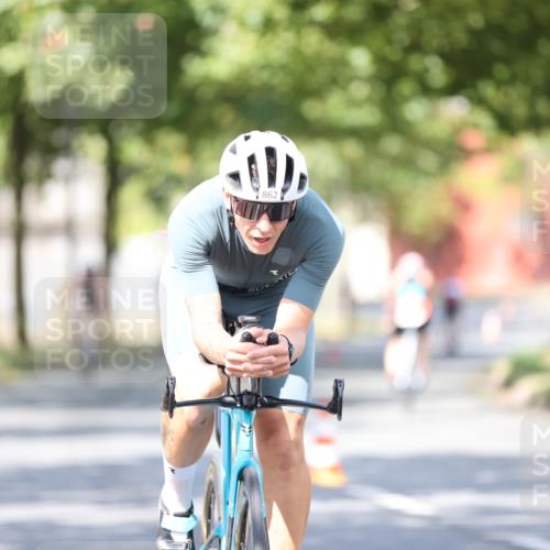 11.08.2024 - GEWOBA Citytriathlon Bremen H.Heesch http://msf.ph/oto/6781572 11.08.2024 11:49:52 Radfahren 785, 796, 862, 881, 979 meine-sportfotos.de