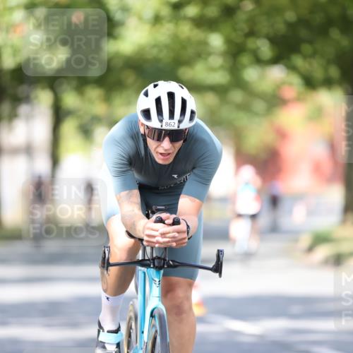 11.08.2024 - GEWOBA Citytriathlon Bremen H.Heesch http://msf.ph/oto/6781575 11.08.2024 11:49:52 Radfahren 785, 796, 862, 881, 979 meine-sportfotos.de