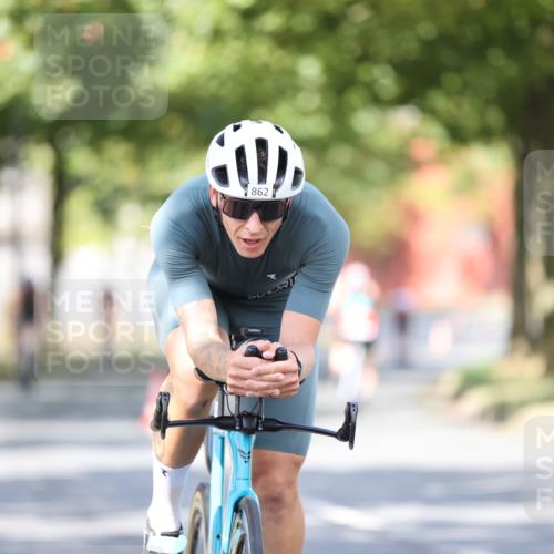 11.08.2024 - GEWOBA Citytriathlon Bremen H.Heesch http://msf.ph/oto/6781578 11.08.2024 11:49:52 Radfahren 785, 796, 862, 881, 979 meine-sportfotos.de