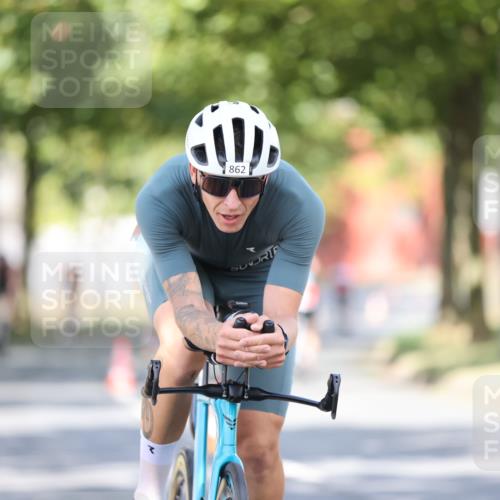 11.08.2024 - GEWOBA Citytriathlon Bremen H.Heesch http://msf.ph/oto/6781581 11.08.2024 11:49:52 Radfahren 785, 796, 862, 881, 979 meine-sportfotos.de