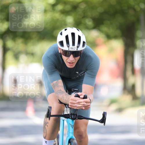11.08.2024 - GEWOBA Citytriathlon Bremen H.Heesch http://msf.ph/oto/6781584 11.08.2024 11:49:52 Radfahren 785, 796, 862, 881, 979 meine-sportfotos.de