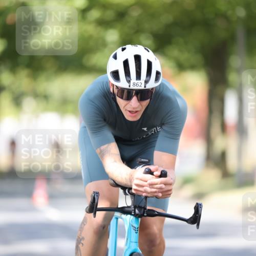 11.08.2024 - GEWOBA Citytriathlon Bremen H.Heesch http://msf.ph/oto/6781586 11.08.2024 11:49:52 Radfahren 785, 796, 862, 881, 979 meine-sportfotos.de