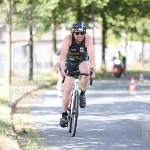 11.08.2024 - GEWOBA Citytriathlon Bremen H.Heesch http://msf.ph/oto/6781610 11.08.2024 11:49:57 Radfahren 785, 796, 862, 881, 979 meine-sportfotos.de