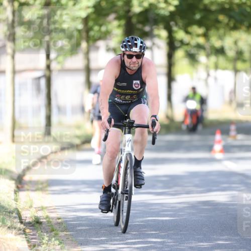 11.08.2024 - GEWOBA Citytriathlon Bremen H.Heesch http://msf.ph/oto/6781614 11.08.2024 11:49:57 Radfahren 785, 796, 862, 881, 979 meine-sportfotos.de
