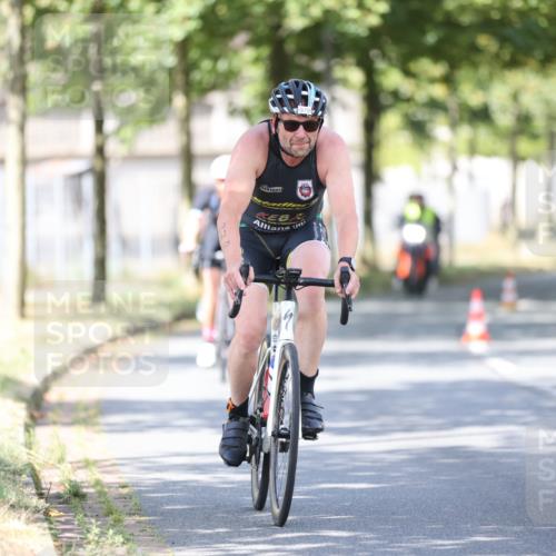 11.08.2024 - GEWOBA Citytriathlon Bremen H.Heesch http://msf.ph/oto/6781617 11.08.2024 11:49:57 Radfahren 785, 796, 862, 881, 979 meine-sportfotos.de