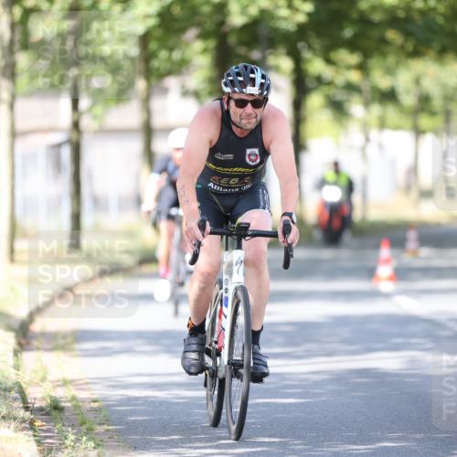11.08.2024 - GEWOBA Citytriathlon Bremen H.Heesch http://msf.ph/oto/6781621 11.08.2024 11:49:57 Radfahren 785, 796, 862, 881, 979 meine-sportfotos.de