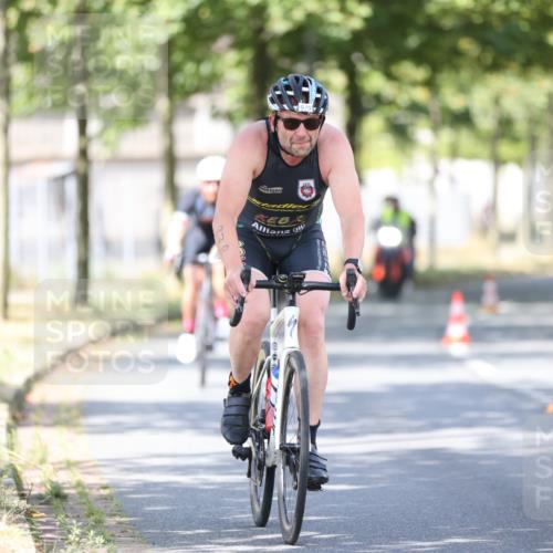 11.08.2024 - GEWOBA Citytriathlon Bremen H.Heesch http://msf.ph/oto/6781624 11.08.2024 11:49:57 Radfahren 785, 796, 862, 881, 979 meine-sportfotos.de