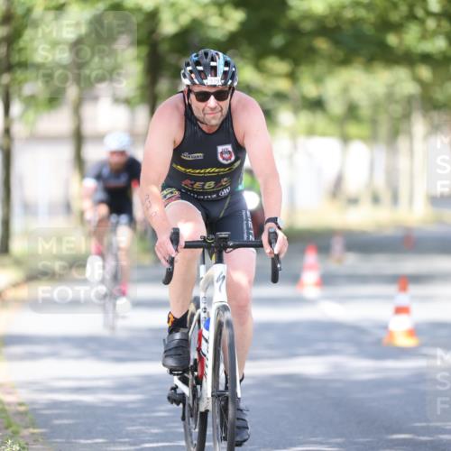 11.08.2024 - GEWOBA Citytriathlon Bremen H.Heesch http://msf.ph/oto/6781638 11.08.2024 11:49:57 Radfahren 785, 796, 862, 881, 979 meine-sportfotos.de