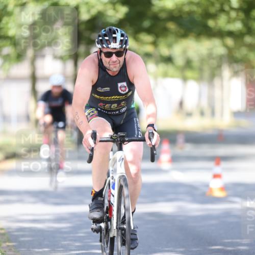 11.08.2024 - GEWOBA Citytriathlon Bremen H.Heesch http://msf.ph/oto/6781641 11.08.2024 11:49:57 Radfahren 785, 796, 862, 881, 979 meine-sportfotos.de