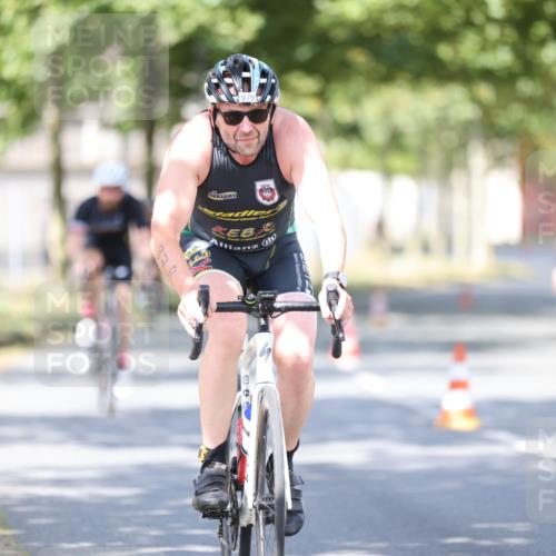 11.08.2024 - GEWOBA Citytriathlon Bremen H.Heesch http://msf.ph/oto/6781645 11.08.2024 11:49:58 Radfahren 785, 796, 862, 881, 979 meine-sportfotos.de