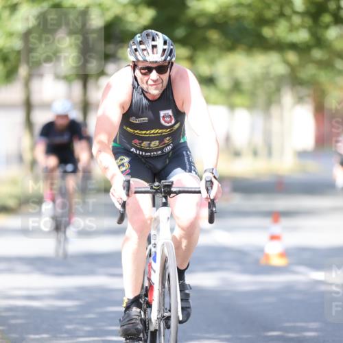 11.08.2024 - GEWOBA Citytriathlon Bremen H.Heesch http://msf.ph/oto/6781648 11.08.2024 11:49:58 Radfahren 785, 796, 862, 881, 979 meine-sportfotos.de