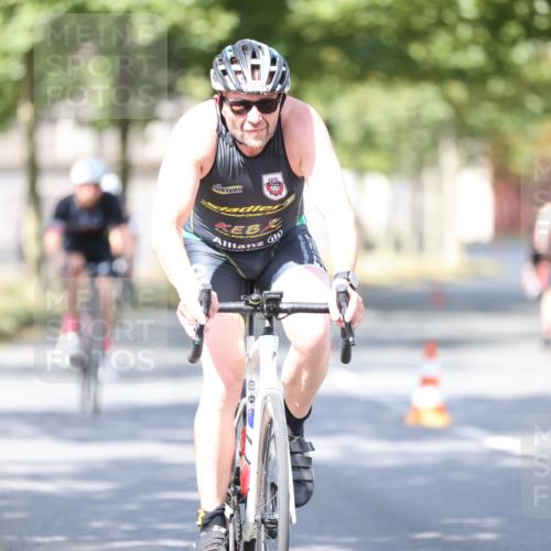 11.08.2024 - GEWOBA Citytriathlon Bremen H.Heesch http://msf.ph/oto/6781650 11.08.2024 11:49:58 Radfahren 785, 796, 862, 881, 979 meine-sportfotos.de