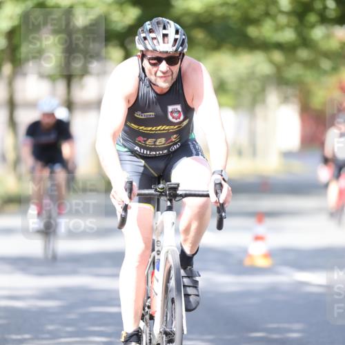 11.08.2024 - GEWOBA Citytriathlon Bremen H.Heesch http://msf.ph/oto/6781653 11.08.2024 11:49:58 Radfahren 785, 796, 862, 881, 979 meine-sportfotos.de