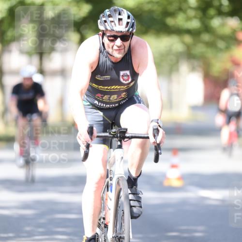 11.08.2024 - GEWOBA Citytriathlon Bremen H.Heesch http://msf.ph/oto/6781657 11.08.2024 11:49:58 Radfahren 785, 796, 862, 881, 979 meine-sportfotos.de