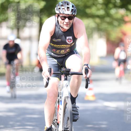 11.08.2024 - GEWOBA Citytriathlon Bremen H.Heesch http://msf.ph/oto/6781660 11.08.2024 11:49:58 Radfahren 785, 796, 862, 881, 979 meine-sportfotos.de