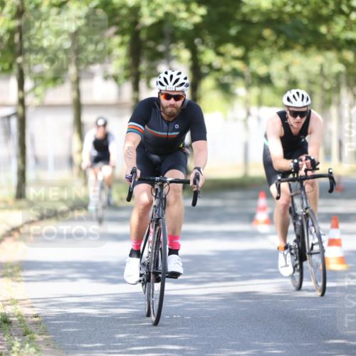 11.08.2024 - GEWOBA Citytriathlon Bremen H.Heesch http://msf.ph/oto/6781670 11.08.2024 11:49:59 Radfahren 785, 796, 862, 881, 979 meine-sportfotos.de
