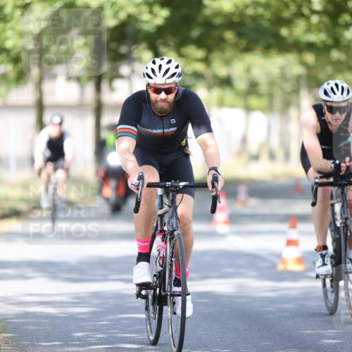 11.08.2024 - GEWOBA Citytriathlon Bremen H.Heesch http://msf.ph/oto/6781696 11.08.2024 11:49:59 Radfahren 785, 796, 862, 881, 979 meine-sportfotos.de