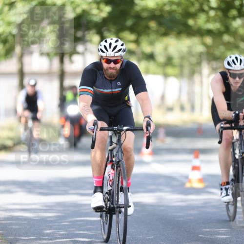11.08.2024 - GEWOBA Citytriathlon Bremen H.Heesch http://msf.ph/oto/6781699 11.08.2024 11:49:59 Radfahren 785, 796, 862, 881, 979 meine-sportfotos.de