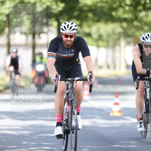 11.08.2024 - GEWOBA Citytriathlon Bremen H.Heesch http://msf.ph/oto/6781703 11.08.2024 11:49:59 Radfahren 785, 796, 862, 881, 979 meine-sportfotos.de